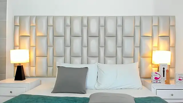 paola katy dicks online show from September 2025 07:57:01 PM