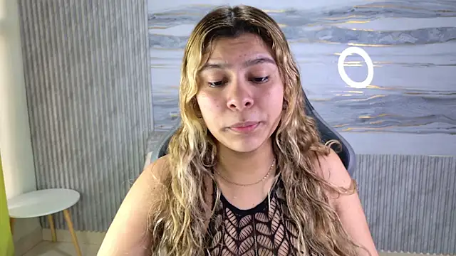 Sophie19   online show from May 2026 12:00:01 PM