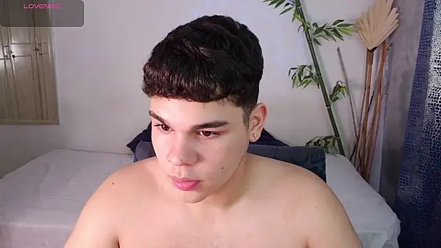 Snapshot of eithan_jonnes chatting on February 2026 06:26:02 PM eithan jonnes online show from February 2026 06:26:02 PM