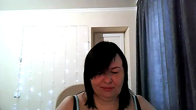 Snapshot of EmilliXXX chatting on February 2026 08:01:02 AM EmilliXXX online show from February 2026 08:01:02 AM