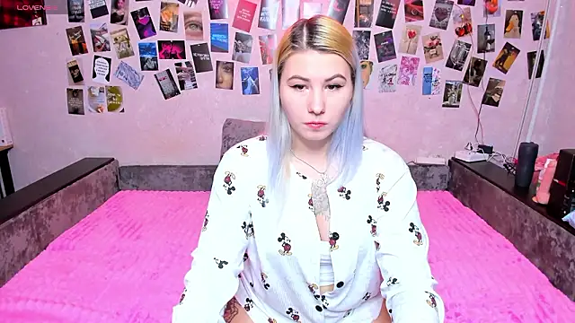 Snapshot of x_Ulya1cutex chatting on February 2026 11:28:01 AM x Ulya1cutex online show from February 2026 11:28:01 AM