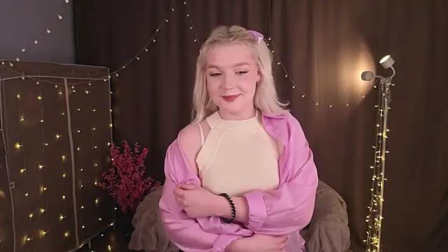 Snapshot of TobiteAnnie chatting on February 2026 04:58:02 PM TobiteAnnie online show from February 2026 04:58:02 PM