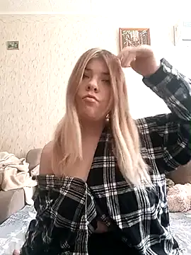 Snapshot of EvaTallor chatting on February 2026 07:17:01 AM EvaTallor online show from February 2026 07:17:01 AM