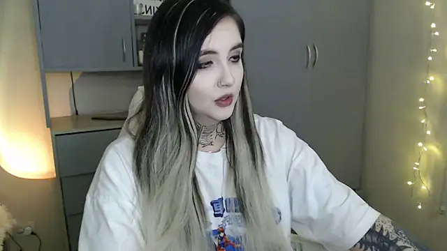 Snapshot of Rin_Tozier chatting on February 2026 12:51:02 AM Rin Tozier online show from February 2026 12:51:02 AM