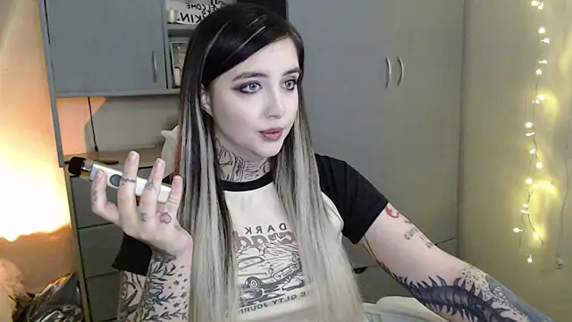 Snapshot of Rin_Tozier chatting on February 2026 12:42:02 AM Rin Tozier online show from February 2026 12:42:02 AM