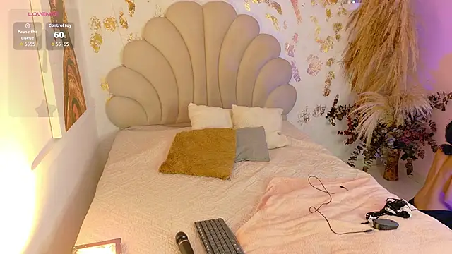 AURORA BLOOM CR online show from March 2026 11:39:02 AM