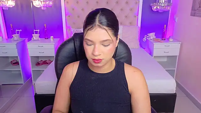 Hana Stone online show from April 2026 02:11:02 PM