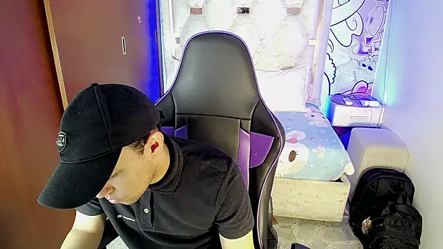 Top and bottom online show from March 2026 08:25:01 PM