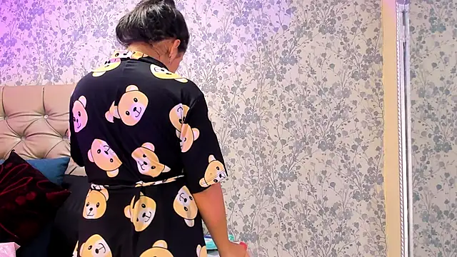 CloheBell online show from February 2026 12:01:01 PM