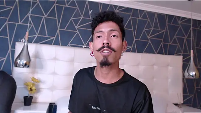 NoaahTylor online show from February 2026 08:09:02 PM