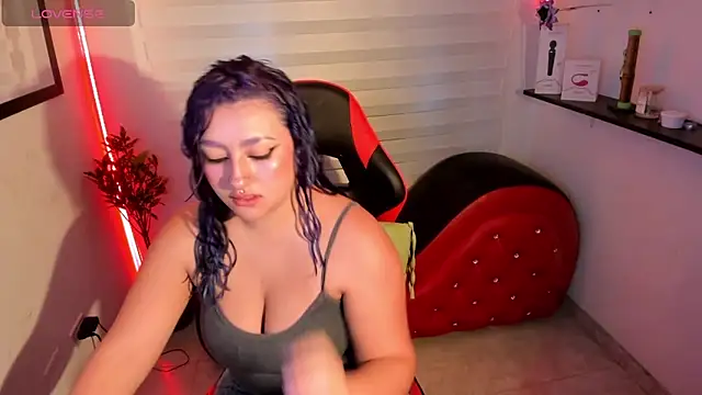 Emily Jonesh online show from May 2026 12:32:01 PM