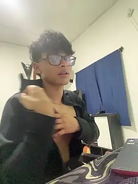 yisuz z online show from February 2026 03:59:02 AM