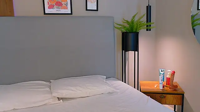 SaraHalls online show from February 2026 03:35:01 AM