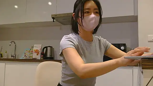 Mochi-Momo online show from April 2026 11:32:01 AM