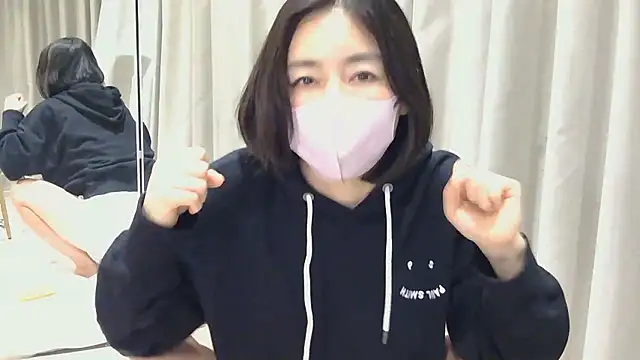 Mochi-Momo online show from April 2026 02:23:01 PM