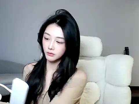 Snapshot of MedeLineayr chatting on March 2026 03:14:01 PM MedeLineayr online show from March 2026 03:14:01 PM