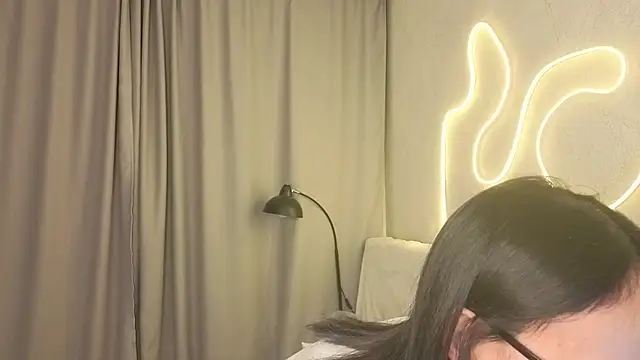 Snapshot of BeatrisRosel chatting on February 2026 06:37:02 PM BeatrisRosel online show from February 2026 06:37:02 PM