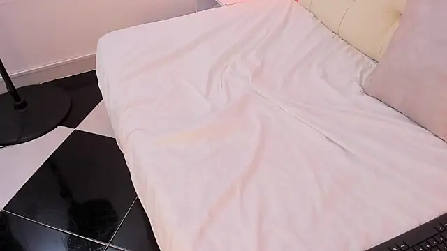 Snapshot of Lia_Latte chatting on February 2026 12:21:01 AM Lia Latte online show from February 2026 12:21:01 AM