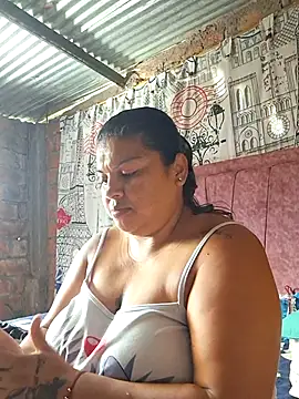 Juli Powl online show from April 2026 01:12:02 PM