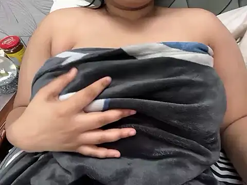 Snapshot of hugeindiantitties chatting on February 2026 10:17:02 PM hugeindiantitties online show from February 2026 10:17:02 PM