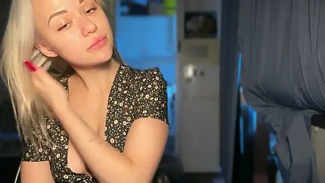 Leylia Lily online show from April 2026 02:32:01 PM