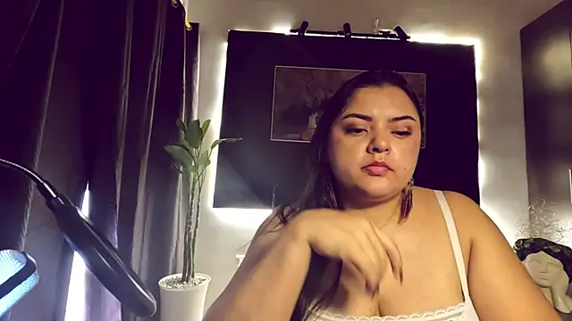 AzaraOnyx online show from June 2026 02:33:01 PM