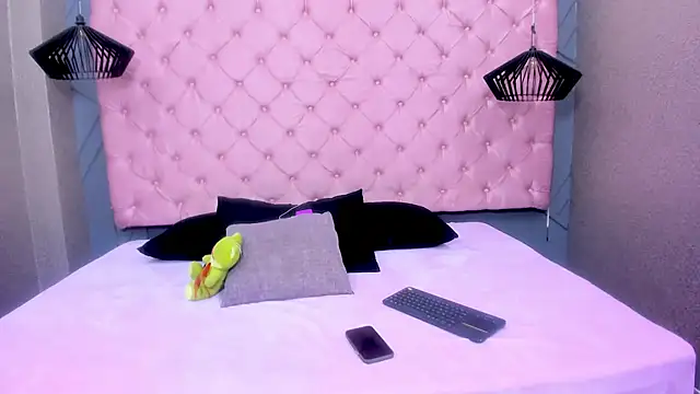 Sara-Burning- online show from February 2026 03:36:01 AM