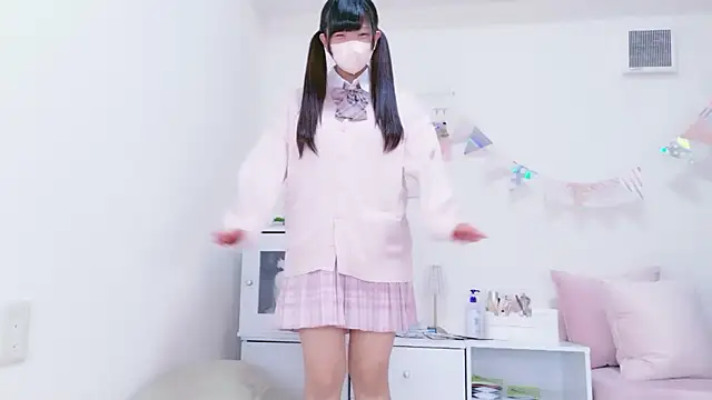 Snapshot of momone_peach chatting on February 2026 12:12:01 PM momone peach online show from February 2026 12:12:01 PM