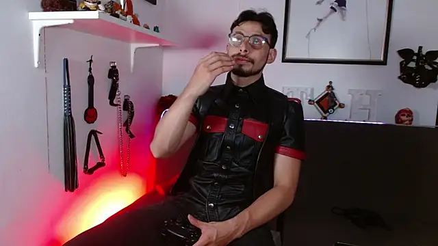 Thom sam  online show from March 2026 02:15:01 AM