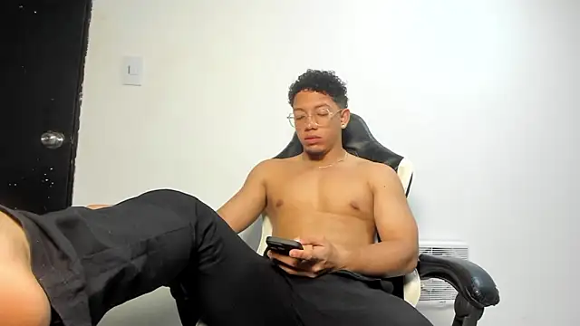 Snapshot of MaxSeduce23 chatting on February 2026 01:09:02 PM MaxSeduce23 online show from February 2026 01:09:02 PM