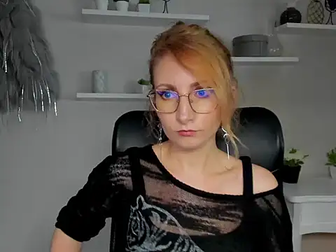 Snapshot of CinderellaMoon chatting on February 2026 06:55:02 AM CinderellaMoon online show from February 2026 06:55:02 AM