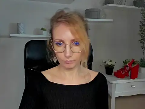 Snapshot of CinderellaMoon chatting on February 2026 06:23:01 AM CinderellaMoon online show from February 2026 06:23:01 AM