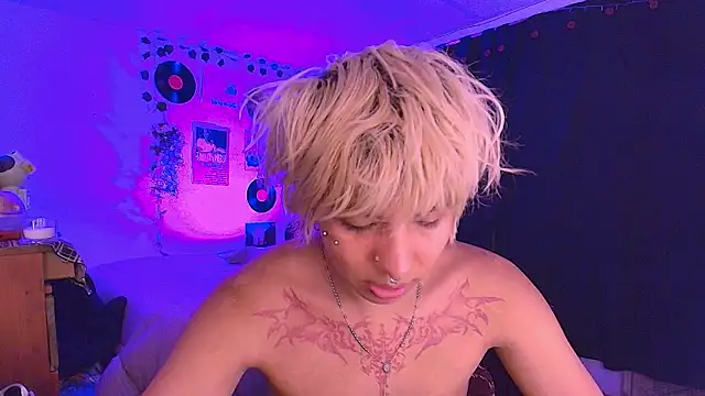 Snapshot of prince_oliverr chatting on February 2026 10:11:02 AM prince oliverr online show from February 2026 10:11:02 AM