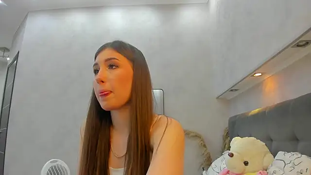 Emily Lews online show from May 2026 01:02:02 AM