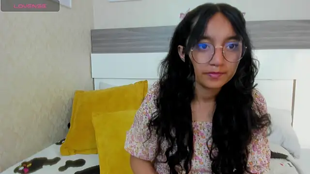 Snapshot of Emilyblussh chatting on February 2026 06:16:01 PM Emilyblussh online show from February 2026 06:16:01 PM