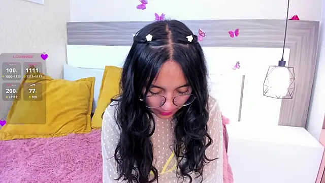 Emilyblussh online show from April 2026 06:25:02 PM