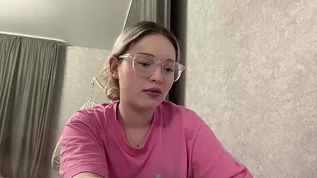 Linaceleste online show from February 2026 02:05:01 PM