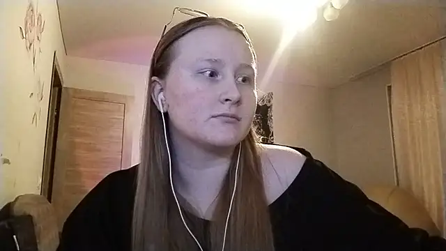 Snapshot of AnikaLipps chatting on April 2026 02:00:02 AM AnikaLipps online show from April 2026 02:00:02 AM