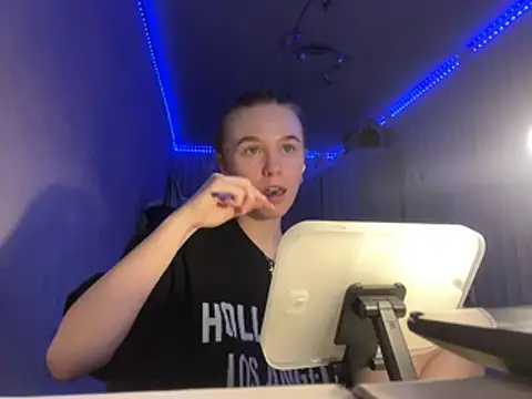 Snapshot of melissashineee chatting on February 2026 11:42:02 AM melissashineee online show from February 2026 11:42:02 AM