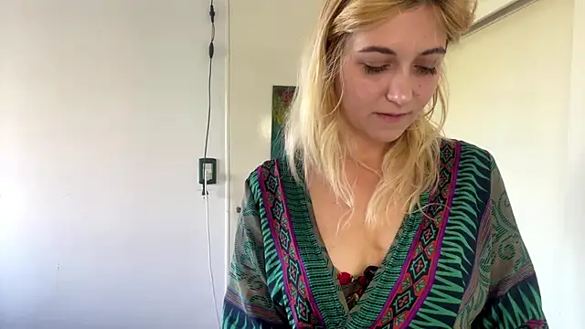 Sophiasnarl online show from February 2026 08:07:01 PM