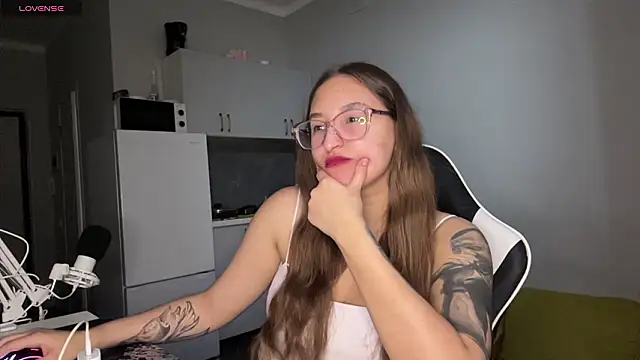 Snapshot of YettaUrive chatting on February 2026 04:25:02 PM YettaUrive online show from February 2026 04:25:02 PM