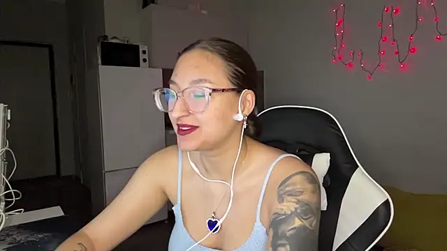 Snapshot of YettaUrive chatting on February 2026 05:54:01 PM YettaUrive online show from February 2026 05:54:01 PM