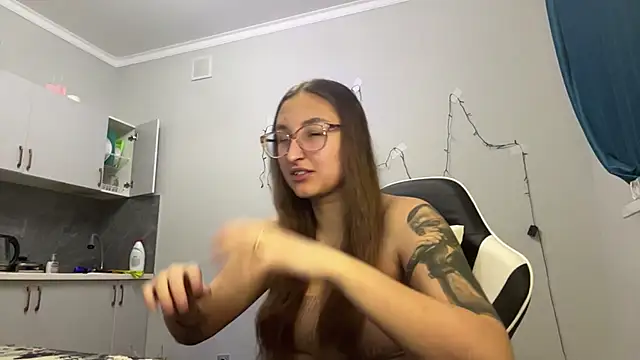 Snapshot of YettaUrive chatting on February 2026 02:04:02 PM YettaUrive online show from February 2026 02:04:02 PM