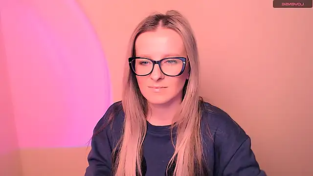 Snapshot of AnnePeach chatting on February 2026 05:20:02 PM AnnePeach online show from February 2026 05:20:02 PM