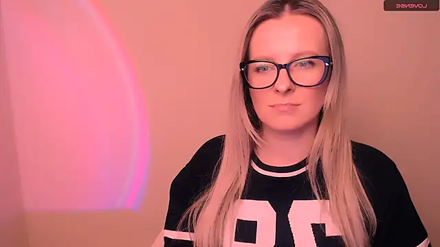 Snapshot of AnnePeach chatting on February 2026 05:31:01 PM AnnePeach online show from February 2026 05:31:01 PM