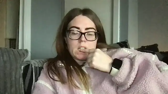 Snapshot of CurvyBx chatting on March 2026 02:43:01 PM CurvyBx online show from March 2026 02:43:01 PM