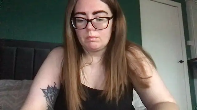 Snapshot of CurvyBx chatting on March 2026 12:21:01 PM CurvyBx online show from March 2026 12:21:01 PM