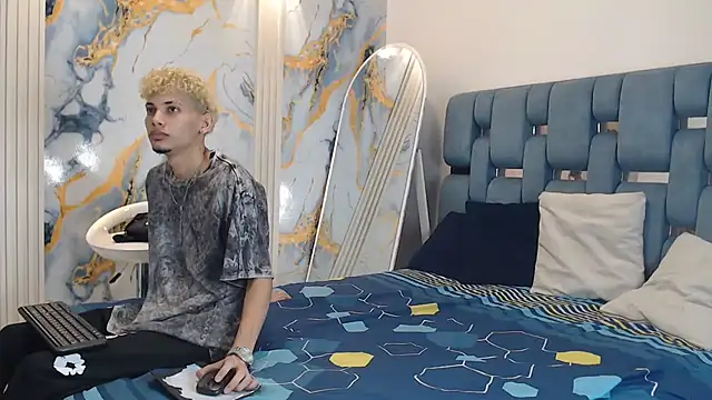 YOUNG BOYS HELL online show from May 2026 01:13:01 AM