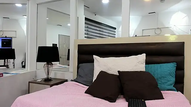 AprilBom online show from April 2026 11:37:01 AM