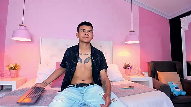 Snapshot of TylerGandi chatting on February 2026 08:08:02 PM TylerGandi online show from February 2026 08:08:02 PM